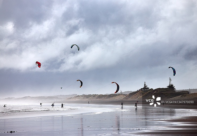 穆里怀风筝冲浪图片素材