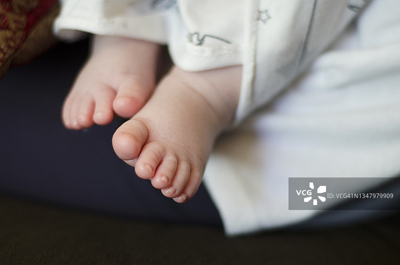 熟睡婴儿的脚图片素材
