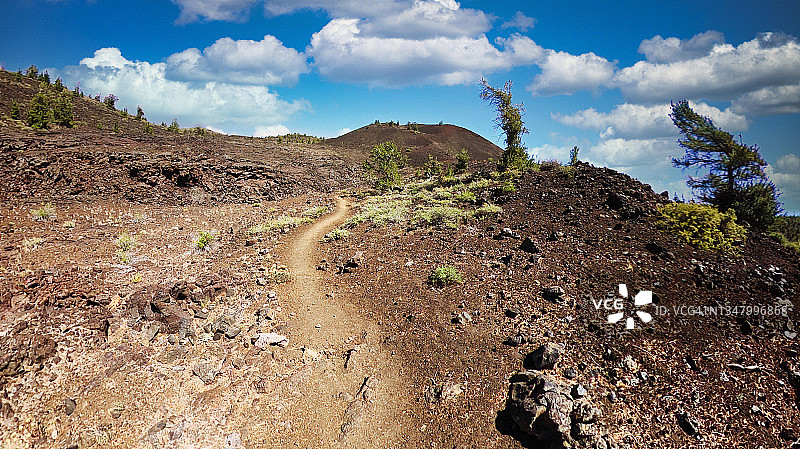 穿越熔岩徒步图片素材