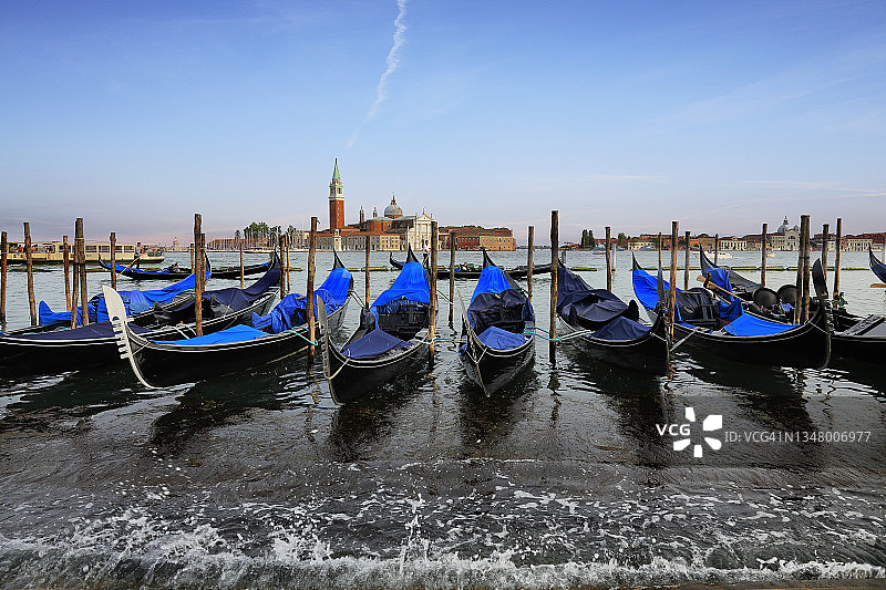 圣马可运河上的贡多拉图片素材
