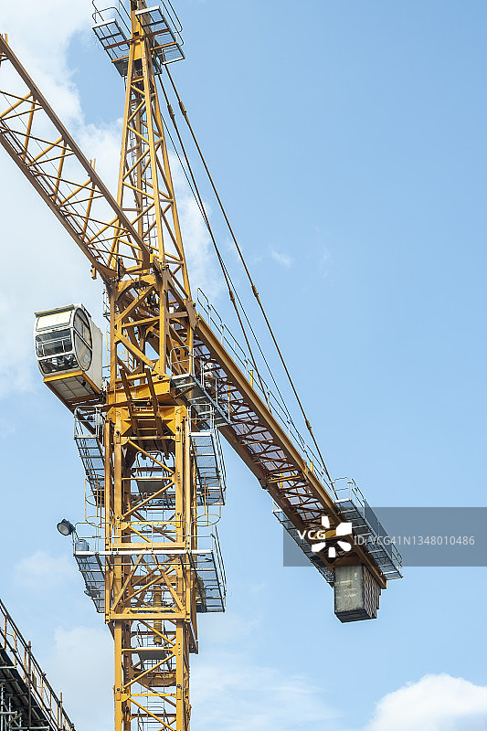 中国杭州建筑工地的起重机图片素材