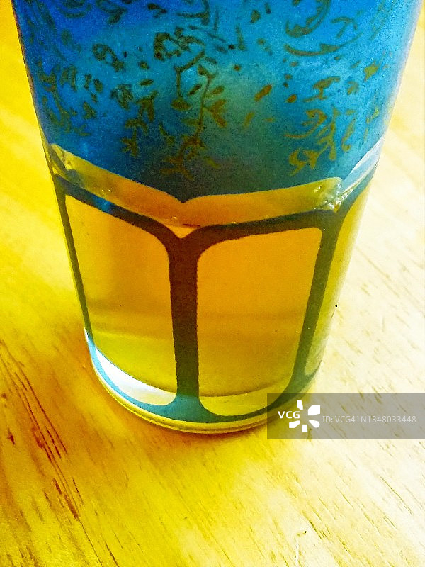 一杯阿拉伯柏柏尔茶图片素材