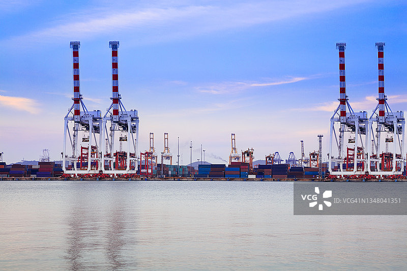 亚洲一侧的商业海港图片素材