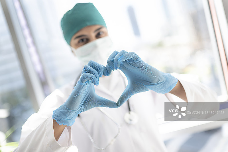 心形与医生图片素材