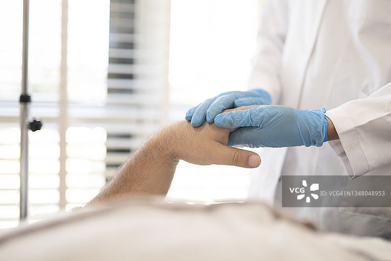 心形与医生图片素材