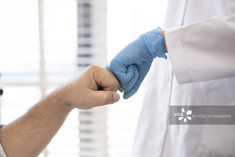 心形与医生图片素材