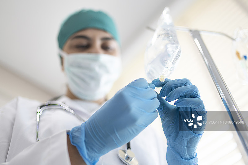 心形与医生图片素材