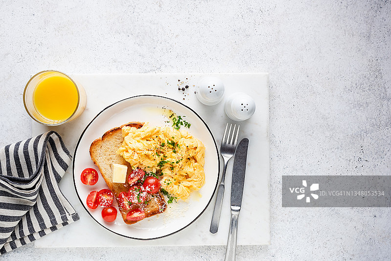 吐司橙汁炒鸡蛋图片素材