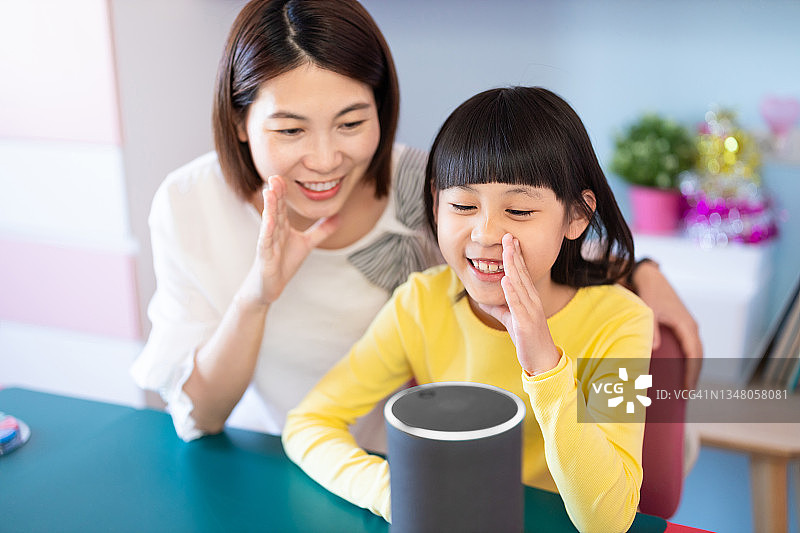 智能AI音箱概念图片素材