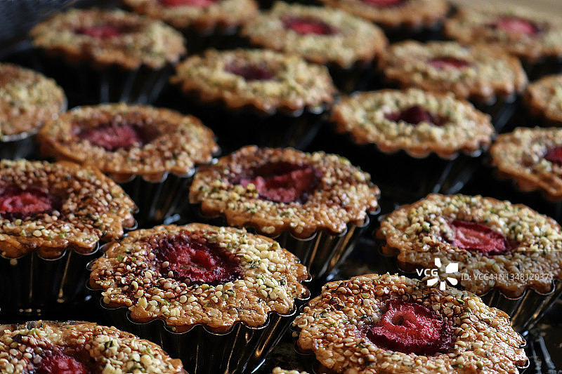 自制草莓大麻松饼图片素材