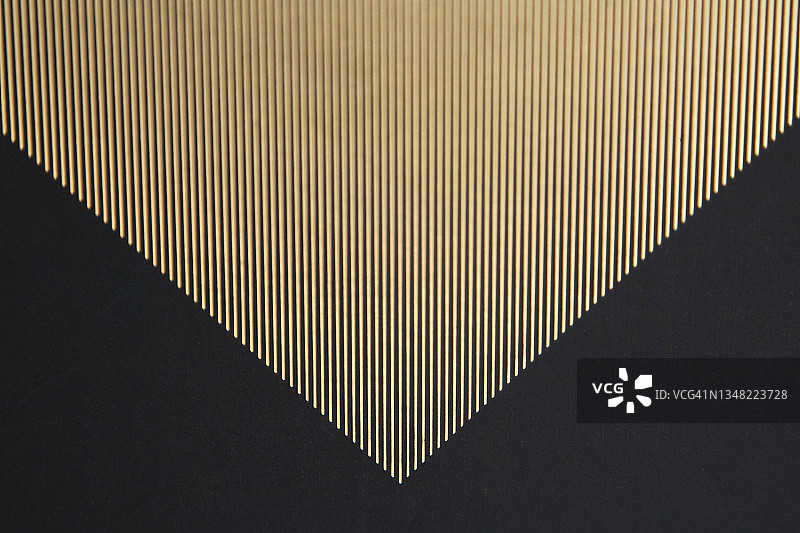 金色条纹三角形图片素材