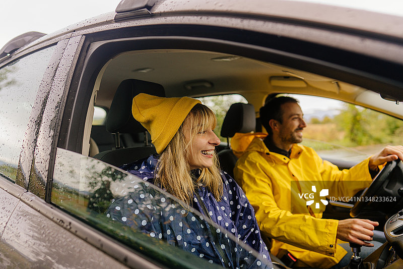 两个人的公路旅行图片素材