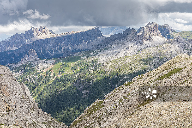 钦克托里峰、拉戈山和弗明山脉图片素材