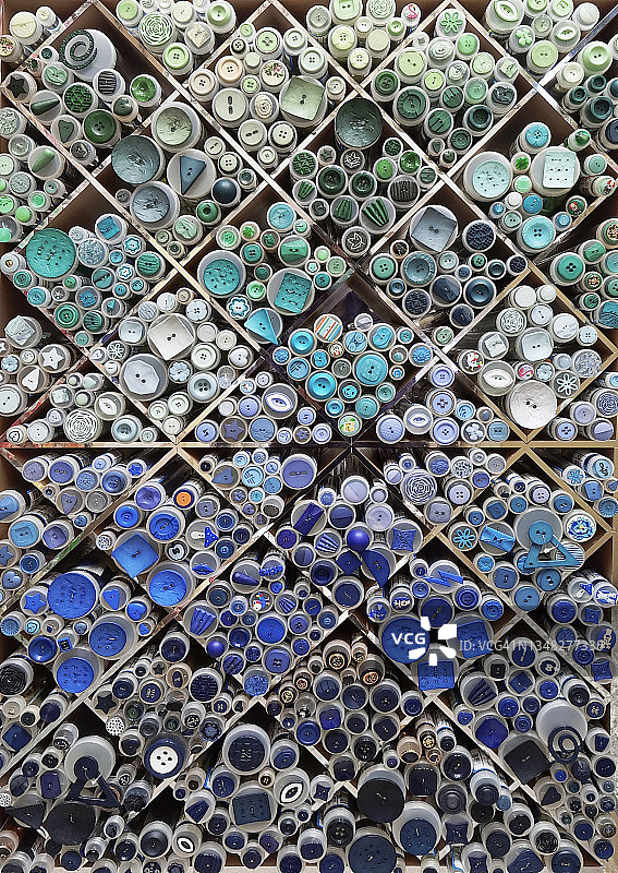 展示中的彩色纽扣图片素材