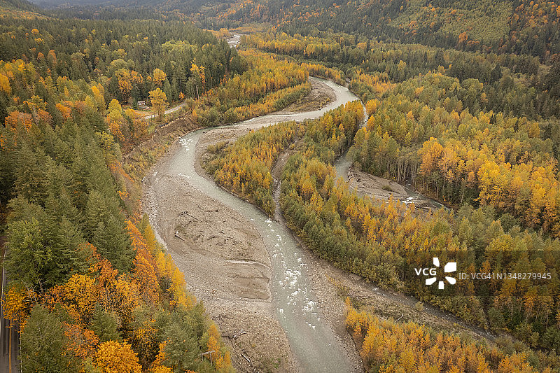 秋季努克萨克河谷壮丽景色鸟瞰图片素材