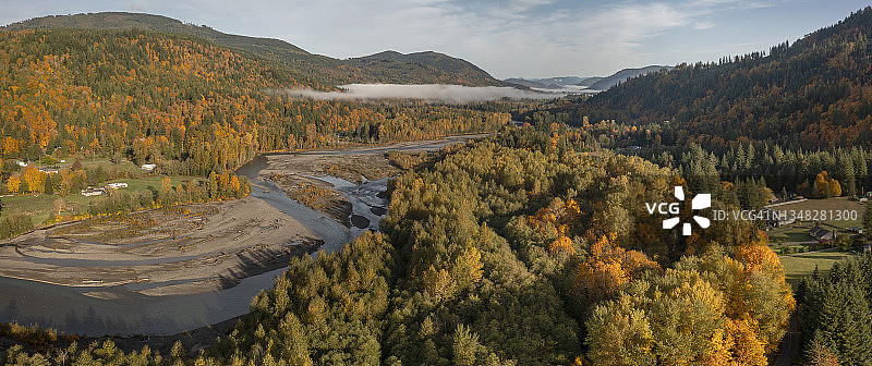 秋季努克萨克河谷壮丽景色鸟瞰图片素材