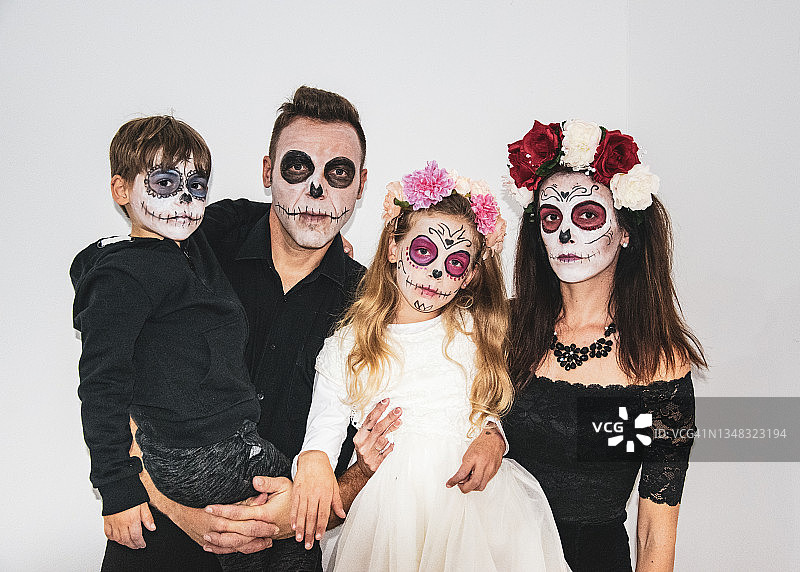 万圣节全家福：亡灵节面部彩绘图片素材