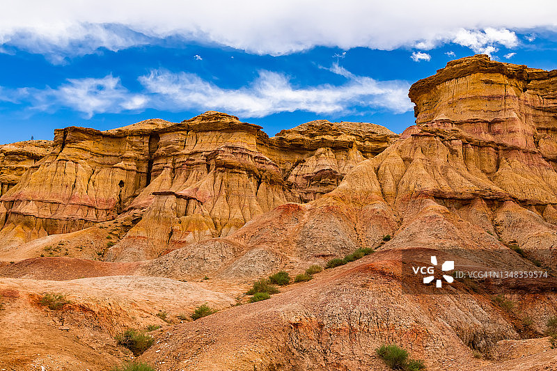 日出时分的查干苏瓦尔加（白塔），蒙古国戈壁沙漠图片素材