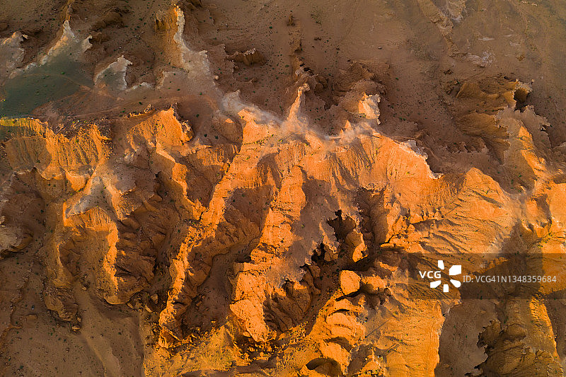 蒙古戈壁沙漠巴彦扎格火焰崖航拍图片素材