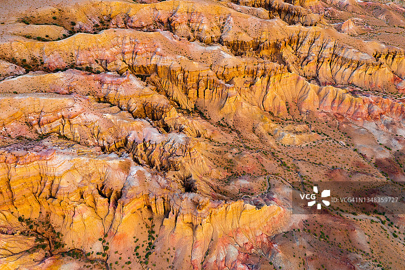 蒙古戈壁滩的查干苏瓦尔加（白塔）日出航拍图片素材