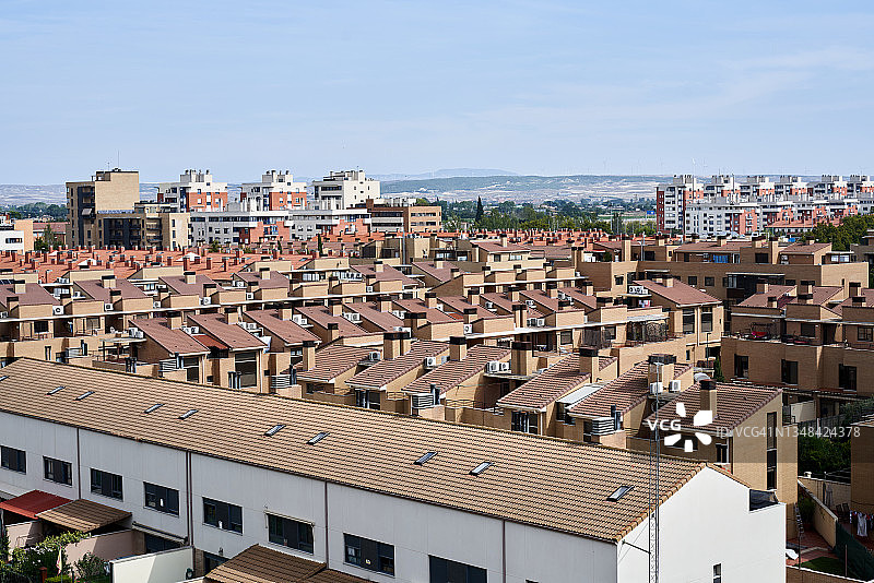 西班牙萨拉戈萨圣伊莎贝尔郊区高角度景观图片素材