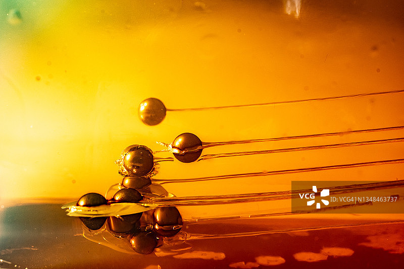 射击明胶和钢球图片素材