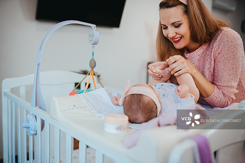 每个母亲的日常职责图片素材