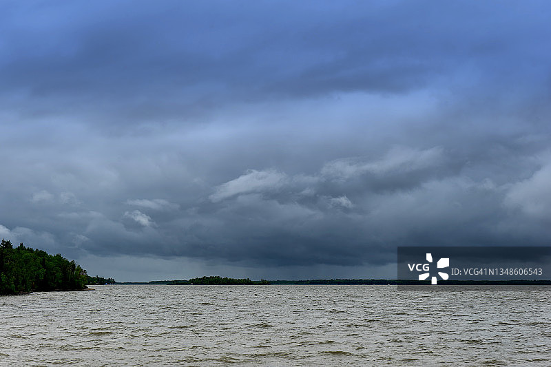 湖上云景图片素材