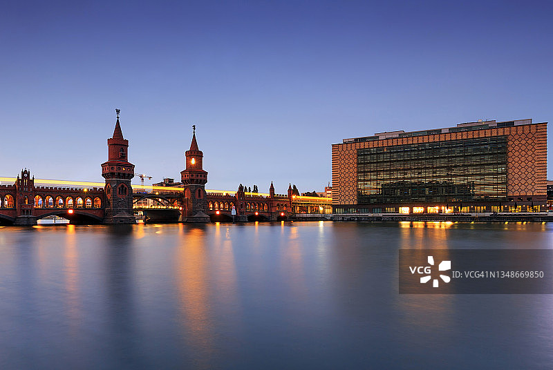 德国柏林克罗伊茨贝格和弗里德里希斯海因之间的上包姆桥图片素材