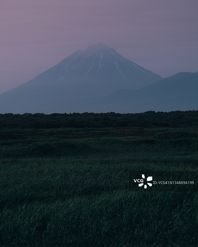 黄昏景观火山，科里亚克火山，堪察加半岛图片素材