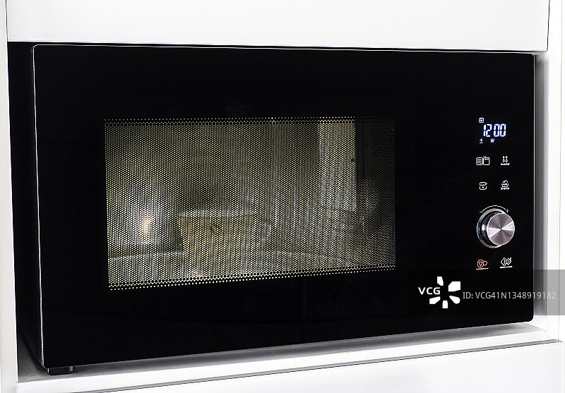 微波炉加热牛奶图片素材