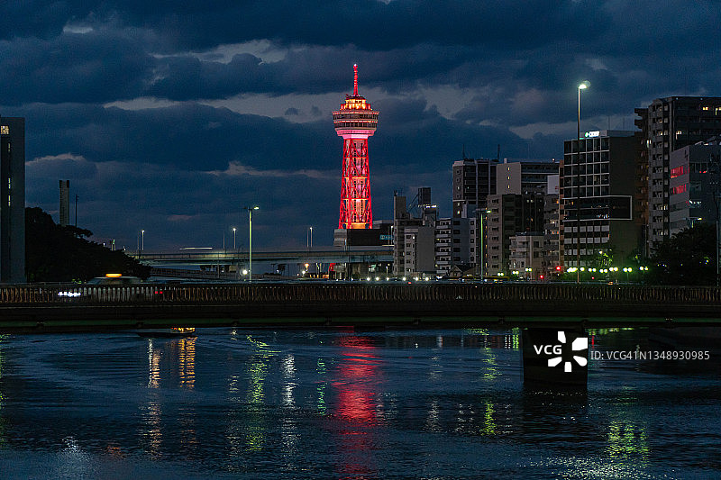 日本福冈市海湾前照明塔图片素材