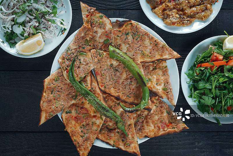 土耳其科尼亚肉末披萨图片素材