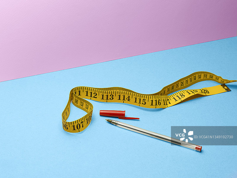 测量工具和钢笔静物图片素材