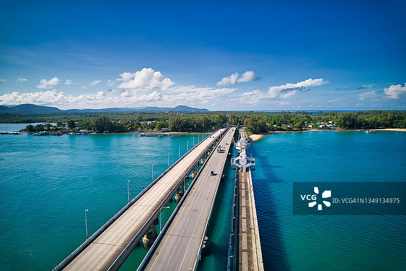 泰国普吉岛萨拉辛桥海景鸟瞰图图片素材