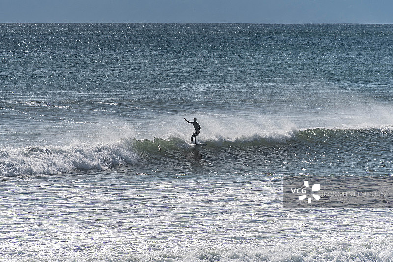 日本神奈川县的冲浪海滩图片素材