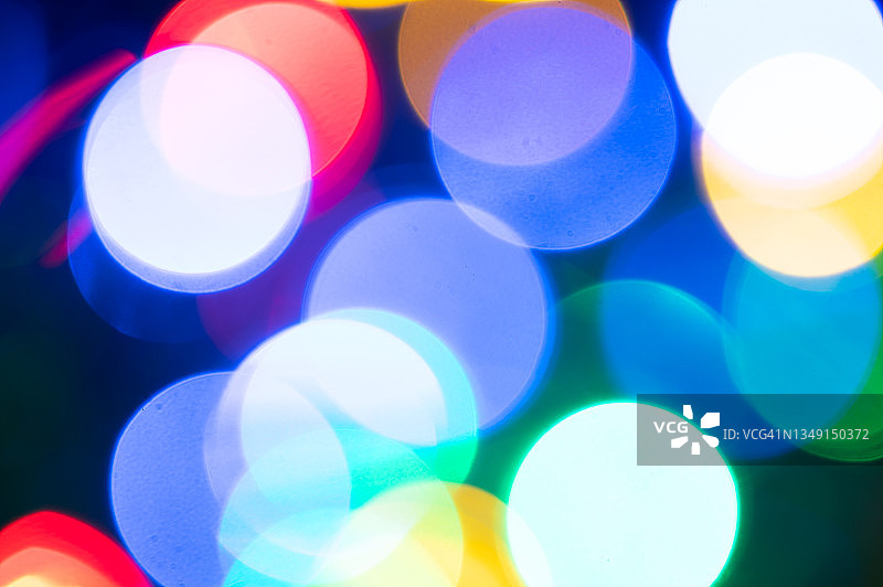夜晚散焦的彩色灯光图片素材
