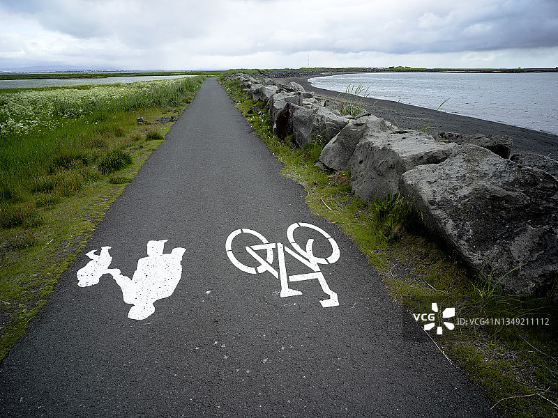 塞尔蒂亚纳内斯人行道和自行车标志图片素材