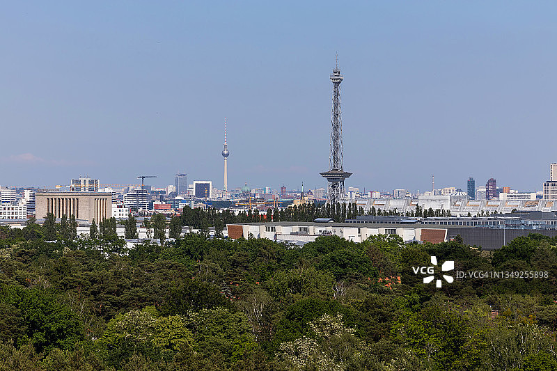 柏林天际线：夏洛滕堡区电视塔和广播塔图片素材