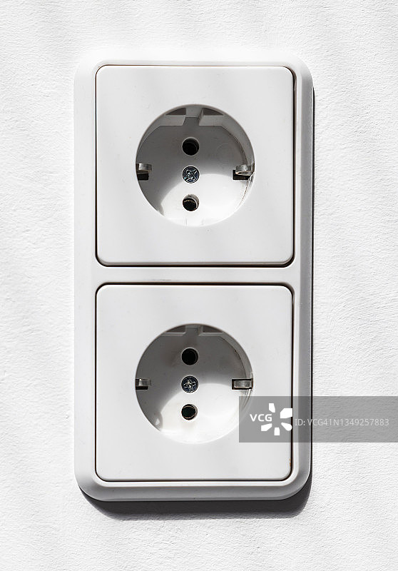 两个电源插座图片素材