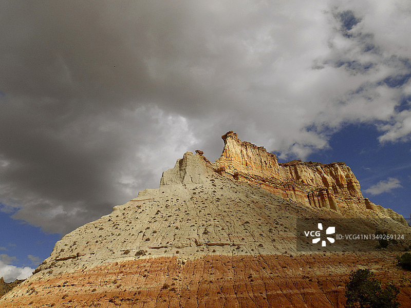 犹他州亨利维尔12号公路沿线的路边地质图片素材