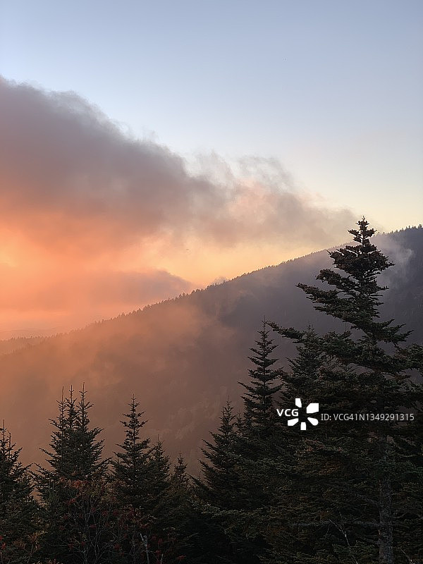 大雾山图片素材