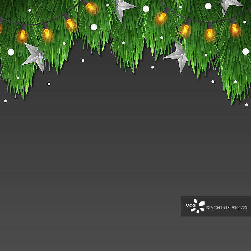 深色圣诞背景：圣诞树及礼物装饰图片素材