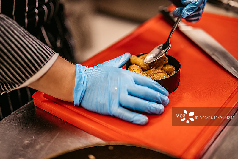 厨师提供炸土豆图片素材