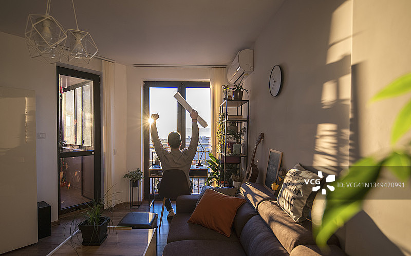 远程办公的成功商务人士图片素材