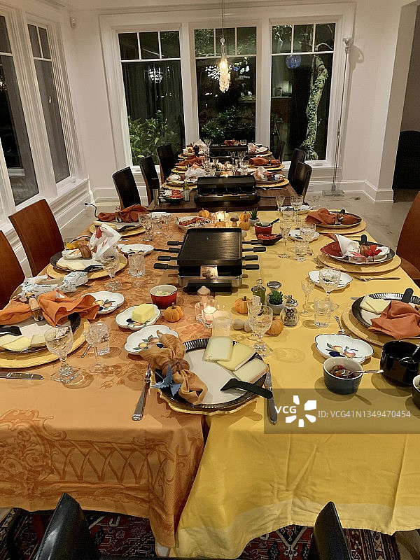 秋季装饰餐桌图片素材
