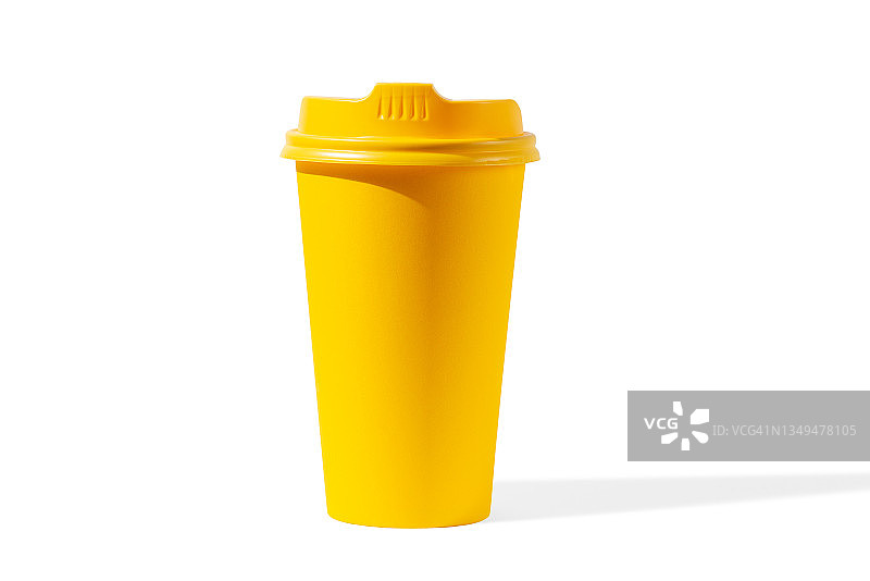 白色背景上的黄色咖啡杯图片素材