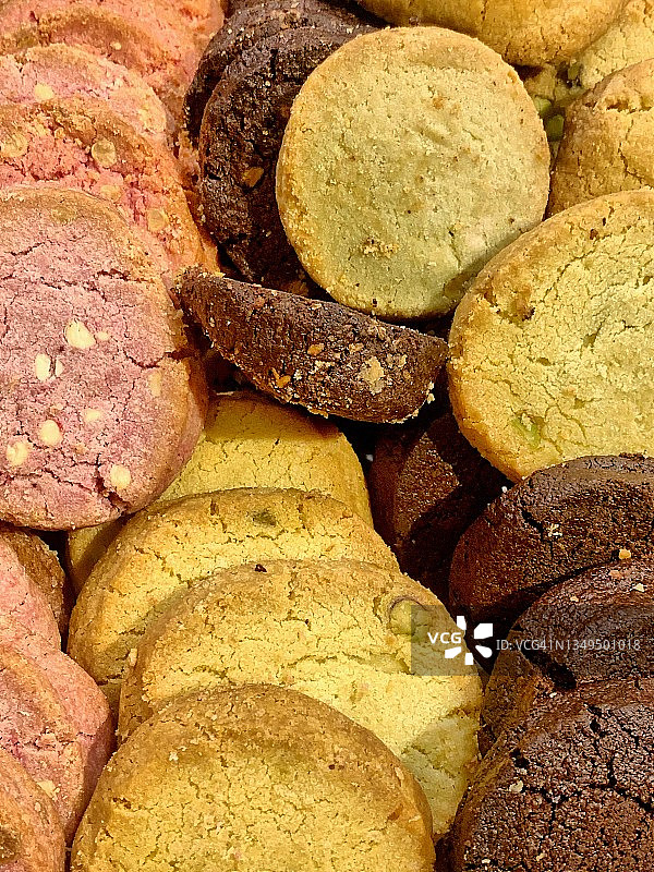 精品咖啡店里的新鲜烘焙饼干图片素材