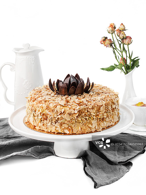 杏仁奶油分层饼干蛋糕特写美食摄影图片素材