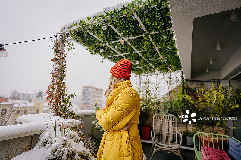 露台上的雪天图片素材